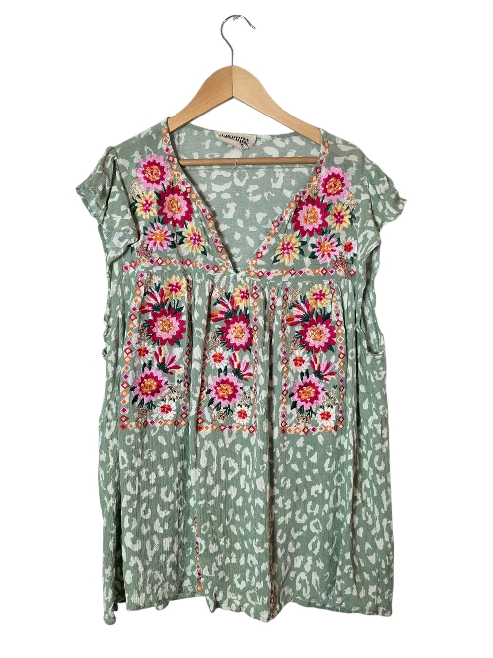 Savanna Jane Leopard Embroidered Top 2X Green Boho Flutter Sleeve Flowy Vacation